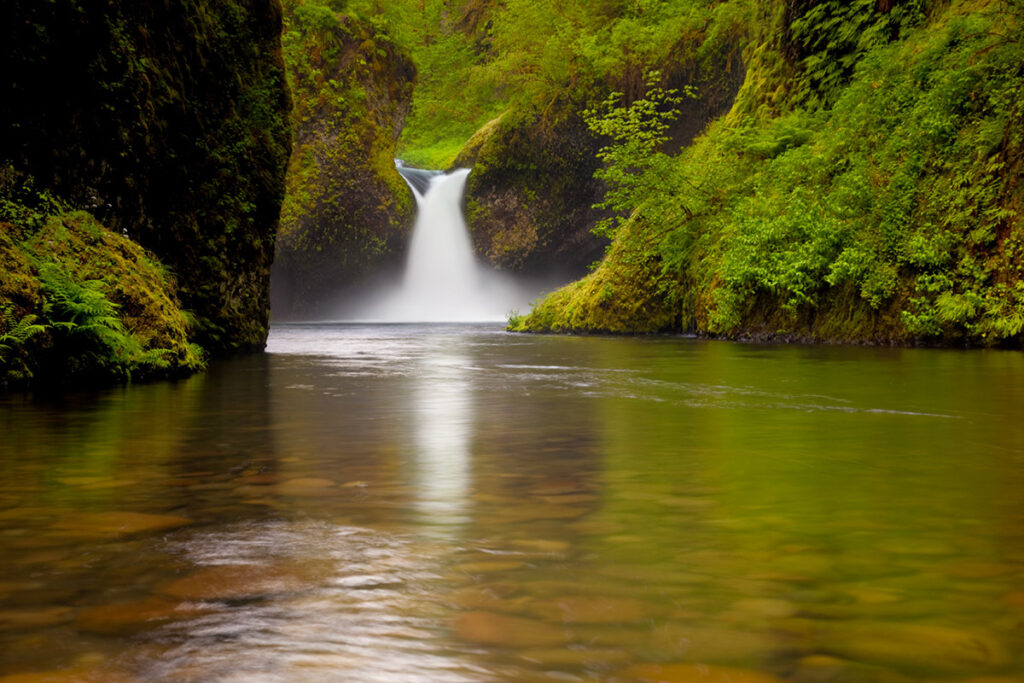 Punchbowl falls in columbia river gorge oregon