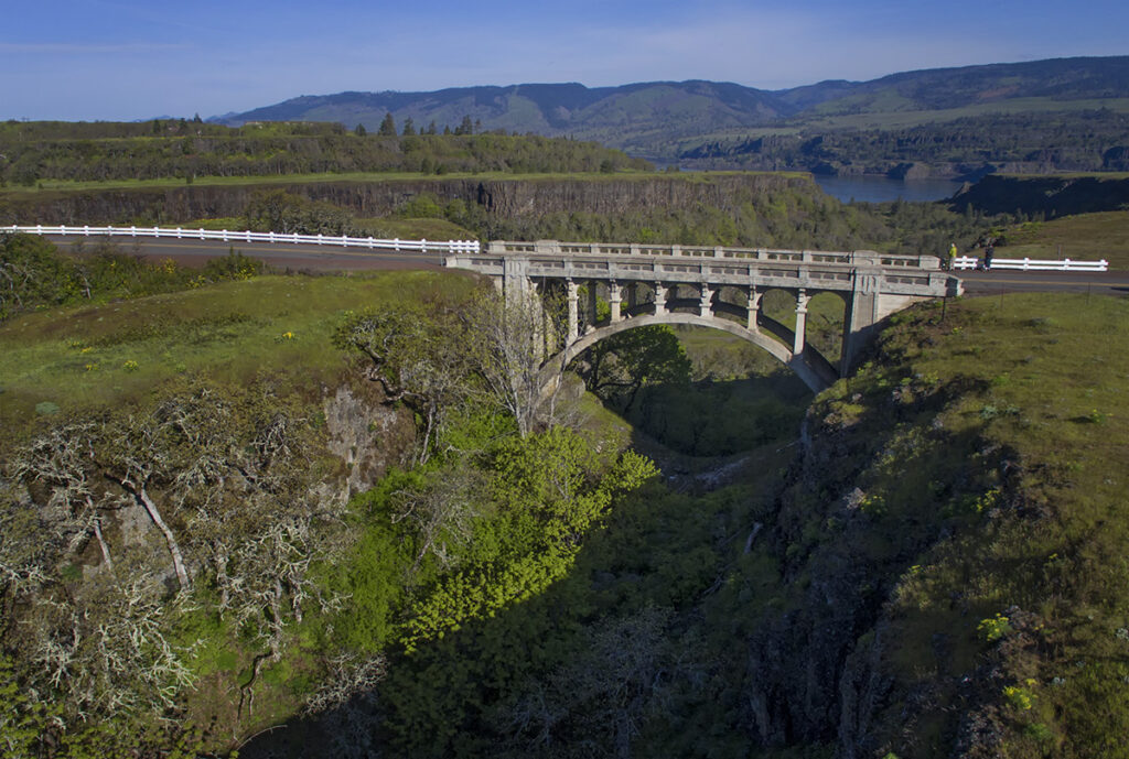 Drone picture of the rowena bridge in Oregon