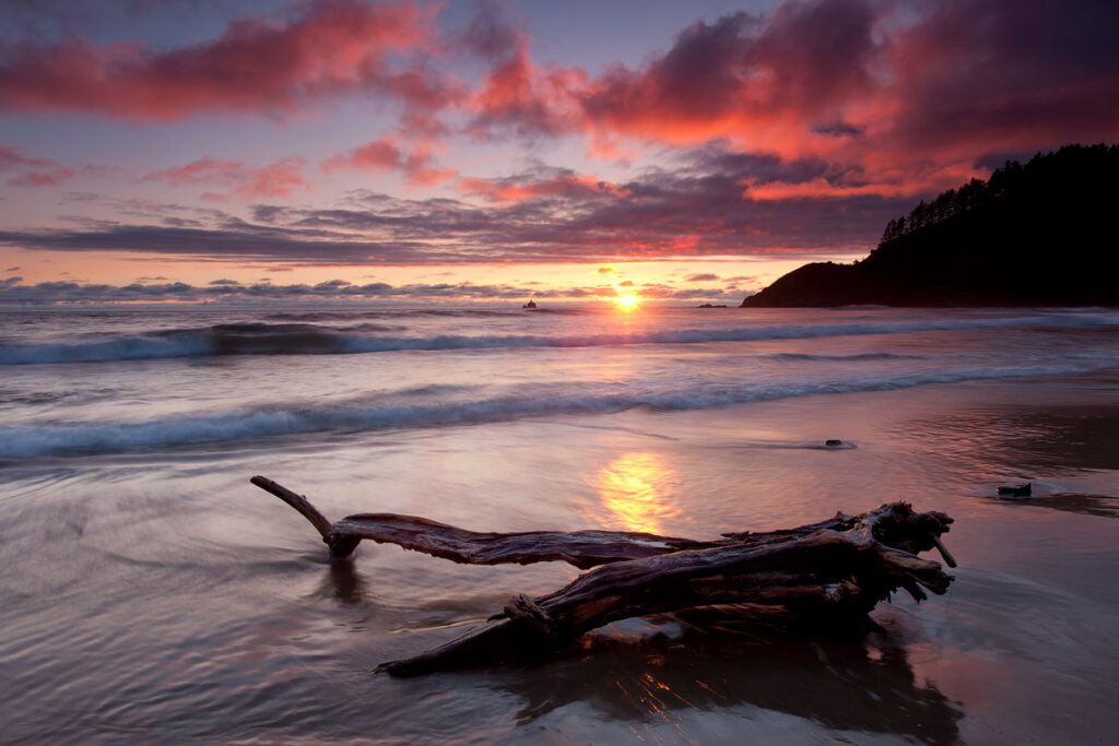 Sunset along the Oregon coast at Indian Beach