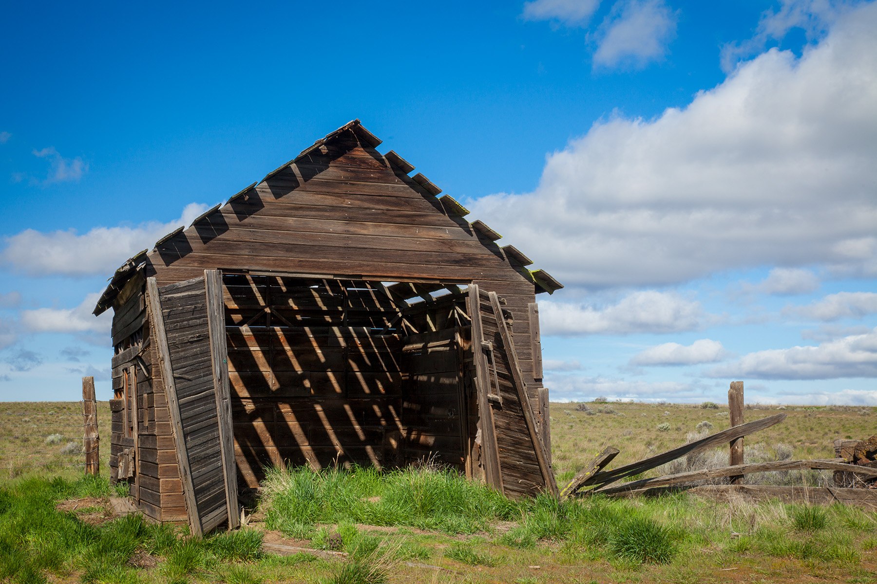 An abandoned barn in Oregon
